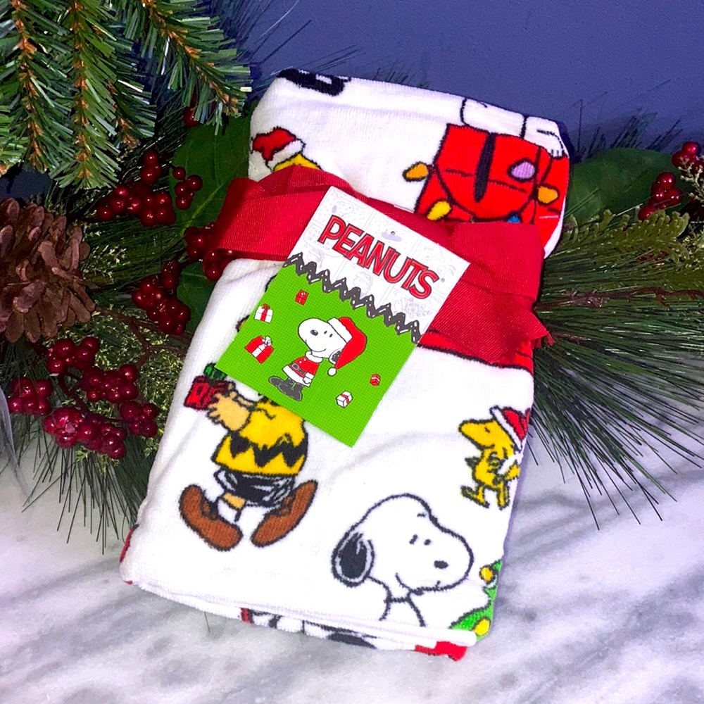 Snoopy peanuts Christmas towels